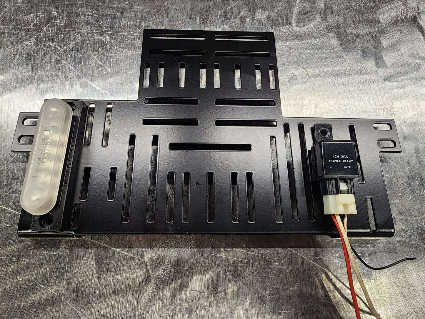 Blue Sea BusBar 5 screws and a cover
