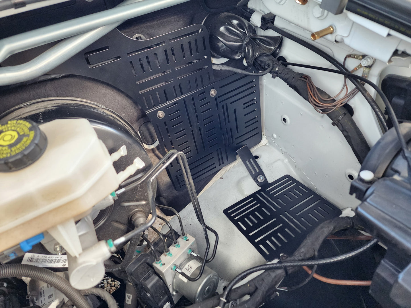 The Engine Grid Mercedes Sprinter Van (LOWER 1PC)