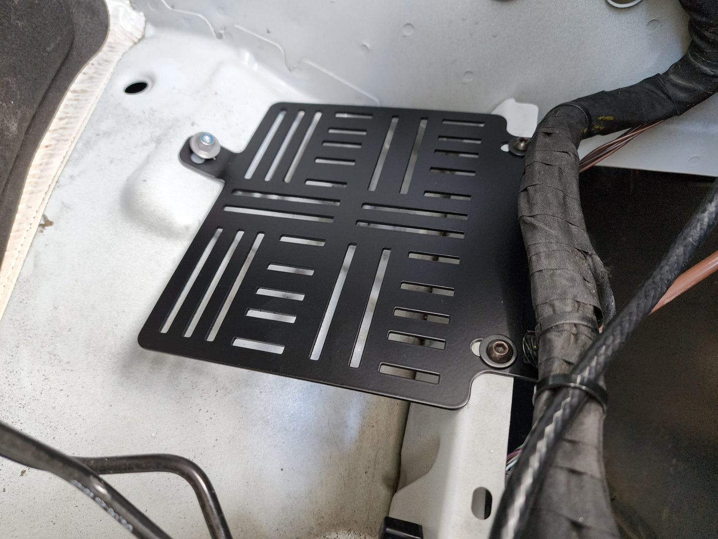 The Engine Grid Mercedes Sprinter Van (LOWER 1PC)