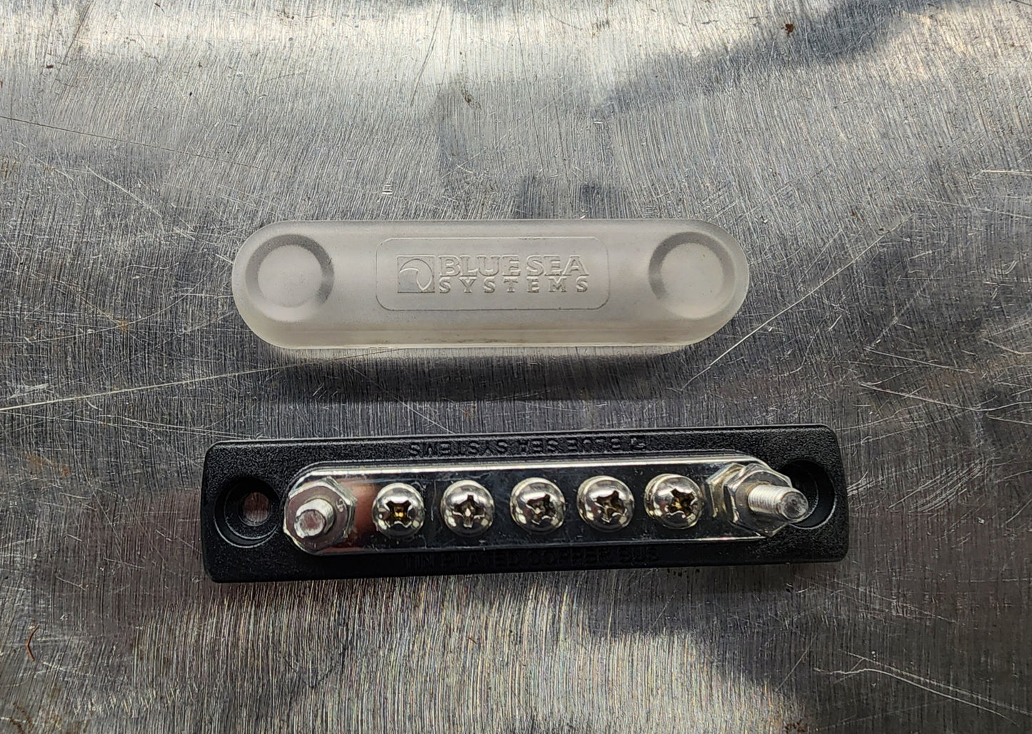Blue Sea BusBar 5 screws and a cover